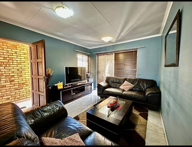 2 BEDROOM APARTMENT FOR SALE IN SYLVIAVALE